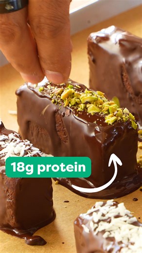 💬 Comment “BAR” and I’ll send you the full free recipe! Most protein bars are ultra-processed and not great for your gut, so I started making my own! These are my go-to bars. They’re no-bake, high in protein, and made with gut-friendly, anti-inflammatory whole foods. I batch them, freeze them, and always have them ready for a quick snack. This bar has: 🌰 Healthy fats from nuts and seeds 🌱 Plant-based protein - using a good quality protein powder means you’ll stay fuller for longer and support