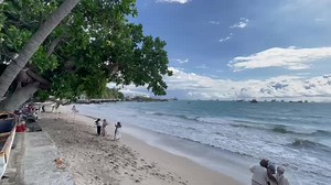 Menikmati Keindahan Pantai Merak di Banten