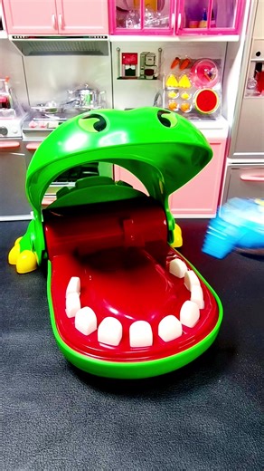 beware of this crocodile !! #asmr #toy #toys #crocodile