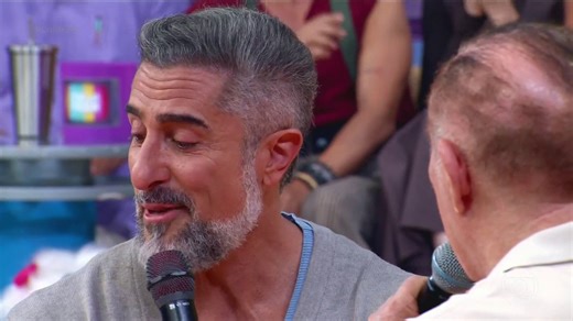 O Mion tem 46 anos. Ele e quem é um pouco mais novo e um pouco mais velho pegaram uma época em que o "Os Trapalhões" eram os popstars da época, isso foi si só já faria qualquer pessoa se emocionar. Vocês não noção da história dos Trapalhões? Procurem saber. #CaldeirãoComMion