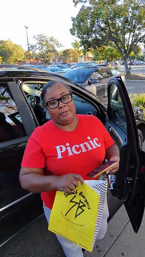 SMACK MAN TAKES CARE OF MARIE 🍔🍟 | Smack Burgers