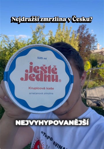 240 Kč za kelímek zmrzliny. 🍨😳 Když jsem ji viděl poprvé, říkal jsem si, že za tu cenu musí být naprosto výjimečná. Tak jsem ji koupil a ochutnal. Byla opravdu tak dobrá, aby ospravedlnila cenu 240 Kč? Nebo jde jen o marketing a zajímavý příběh kolem značky? Ve videu ukážu: ✅ jak chutná a jakou má konzistenci ✅ co obsahuje ✅ jestli odpovídá ceně A jakou nejdražší zmrzlinu jste kdy ochutnali vy? 👇 👉 Pro více rozborů potravin sleduj @tenpotravinar #fyp #zmrzilna #jidlo #leto #vyziva