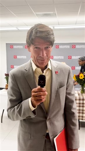 Start strong this semester! 💬📖 Whether you’re here to transfer, explore, or level up, #LAGCC has your back! President Kenneth Adam’s advice: 1️⃣ ask for help, 2️⃣ make a plan, and 3️⃣ try something new. #LaGuardiaCC #CommunityCollege #BackToSchool #CollegeTips #Fall2025 #CUNYLife #StudentSupport | LaGuardia Community College