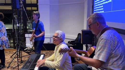 'Heroes' every day of the week!! Beautiful harmonies everyone! 😁🤩🫶 | Newie Pub Choir