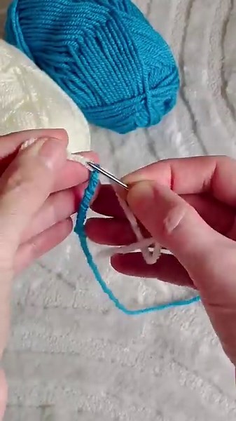 Is Joining Yarn Without Knots REALLY Possible? #crochetsecrets #crochettips #beginnercrocheter