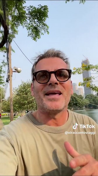 Codata di un varano 🦎#varano #bangkok #vacanza #viaggiare #viraccontoviaggi #IDEEPERVIAGGIARE #Fidatidellapalma #trendingvideo