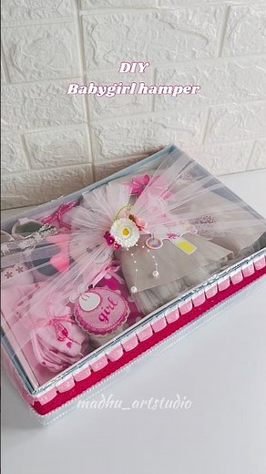 Babygirl hamper tutorial / DIY baby girl gift idea