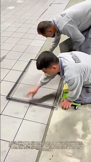 型が生む秩序：跪いて仕上げる床タイルの瞬時施工