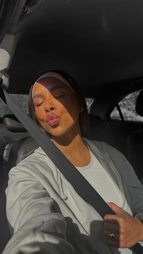 Beauty Creator | Marca Personal & Monetización de redes. | Hermanasssssss, yo todavía no tenía el dinero completo, pero estaba aumentando el pasajeeeee entonces puse lo que falta de mis ahorros, así... | Instagram