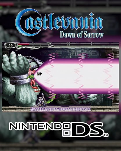 🎮🔥 Castlevania: Dawn of Sorrow é um dos grandes clássicos do Nintendo DS! Lançado em 2005 pela Konami para o Nintendo DS, o jogo é continuação direta de Castlevania: Aria of Sorrow e traz de volta Soma Cruz em mais uma batalha contra forças que tentam ressuscitar o mal. Mantendo o amado Tactical Soul System, você absorve almas dos inimigos para ganhar novos poderes, explorando um castelo cheio de segredos no melhor estilo Metroidvania. Curiosidade: foi um dos poucos da série com visual mais pu