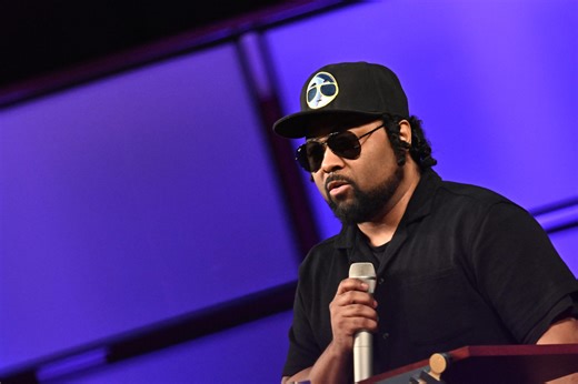 Musiq Soulchild Surprised a Bride On Her Wedding And Then This Happened… - The Root