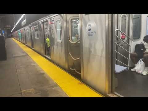 R142 (5) train is arrived me at Pelham Pkwy Station in NYC Subway