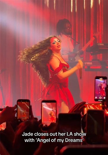 From start to finish, Jade made it a moment. A full ride through That’s Showbiz Baby, ending with an electric “Angel of My Dreams” at the Palladium in LA. #jade #tour #concert #fyp