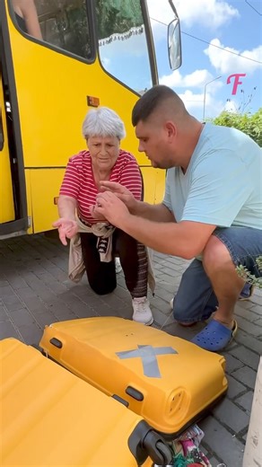 62K views · 195 reactions | Réparer gentiment une valise cassée | Fabiosa - Rendez-le plus facile | Facebook