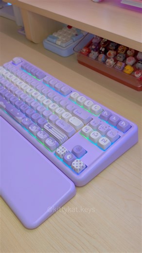 🌸 KittyKat 🇻🇳 on Instagram: "My new favorite keyboard — Yunzii B87 from @yunzii_keyboard 💜✨ It comes in three stunning options (purple, blue, and butter), and honestly, they’re all so cute I had a hard time picking one. 😍 And the RGB lighting? Absolutely stunning! You can customize it to match your vibe or just let it cycle through colors ✨ But it’s not just about looks—this keyboard is packed with features. It’s fully customizable with QMK/VIA support, so I can remap every key and create m