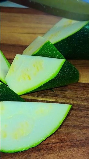 Kitchen Skills: 3 Ways to Perfectly Cut Zucchini #KitchenHacks #KnifeSkills #LifeHacks