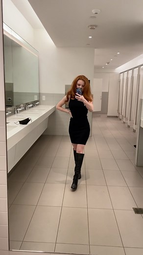 Francesca Capaldi | Red Carpet look for tonight 🎥 | Instagram