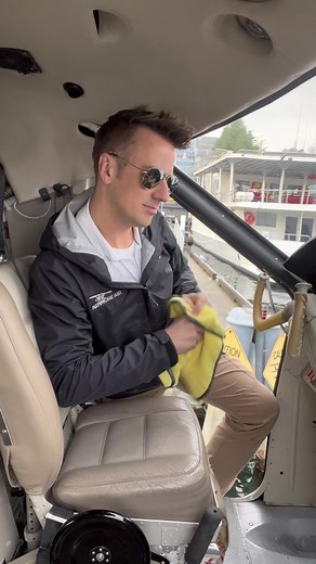 Note arriving. Docking is the hardest part of all this. . Worried about the seatbelt? Please read 14 CFR 91.107(a)(3) before commenting on that. All applicable FARs are followed during every flight. Genuine questions are always welcome, but questions that are meant to belittle or threaten will not be tolerated. . . . #travel #adventure #aviationphotography #pilotlife #pilotsofinstagram #seattle #seattlewa #do206 #pnwwonderland #pnwlife #aerialphotography #flying #washington #washingtonstate #lak