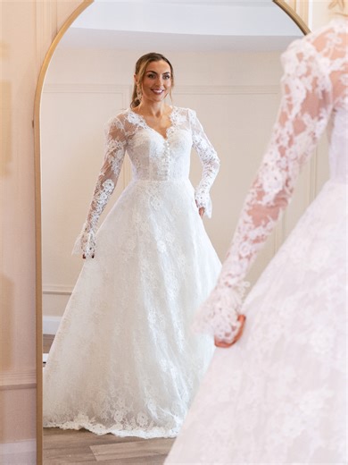 Lace lovers, add this to your favourites ✨️💍 #weddingdress #laceweddinggown #bridetobe #bridalboutique #bridalboutique
