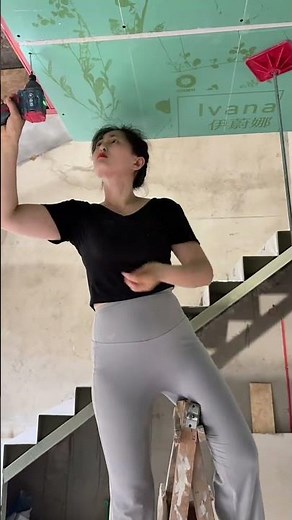 Too Hot to Fight Over Men? Watch Women Construction Workers in Action! Construction Heatwa