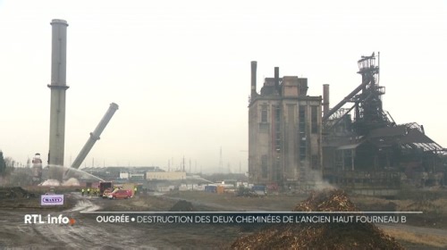 Les deux cheminées du Haut Fourneau B d'Ougrée ont été dynamitées