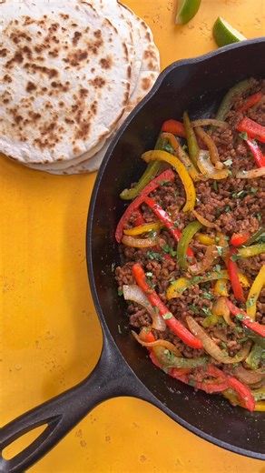 Ground Beef Fajitas might just be the easiest meal…ever!! Bonus: they’re so good for lunch meal prep too! 🌶️ Grab the recipe link in the comments! 🙌 #budgetbytes #groundbeefrecipes #mealprep #fajitas | Budget Bytes