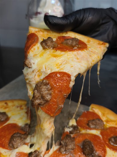 Ответ пользователю @pazikvector⭐Эффект которого мы добились. Действительно ли BNL собирается строить бизнес американского масштаба или только делает вид что этим занимается? Мягкое мороженое, Слаш напитки и многое другое придумано в США ,мы в BNL изучили и изучаем ещё все виды оборудования и технологию приготовления многих позиций. Однажды если вы окажетесь в США ,вы поймёте что BNL где-то даже определил американские корпорации рестораного бизнеса, во первых это полный отказ от полуфабрикатов, в