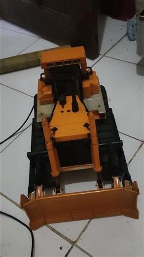 rc New Bright 1988 CAT Caterpillar D10N Bulldozer dan New Bright 1988 Caterpillar