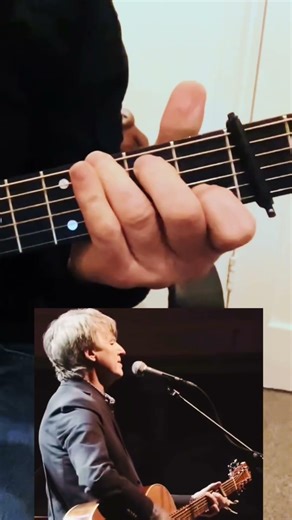 ‘Don’t Dream It’s Over’ Neil Finn 2015 LIVE (AUCKLAND TOWN HALL) vsn (Standard - Capo 3)