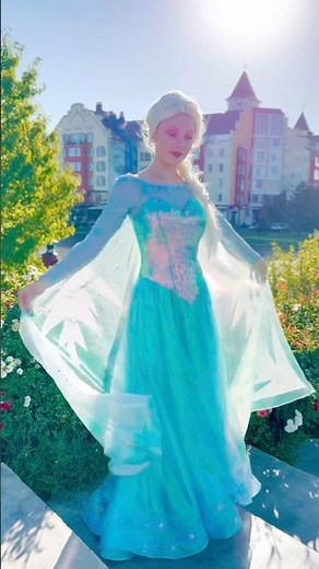Elsa✨#disneyprincess #frozen #frozen2 #frozencosplay #elsa #elsafrozen #cosplay #dressup #cute