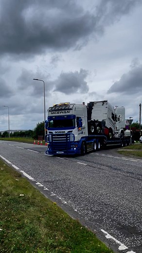 Paul McEwan’s cracking big Scania playing some V8 music through the sidepipes 🤙🏻 | The Autistic Lorry Photographer