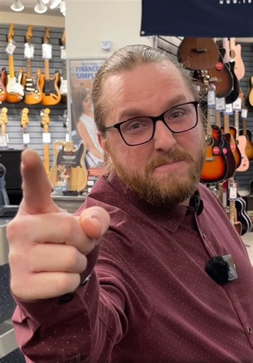 Jour du ukulélé ce samedi 7 février! Ce samedi, à Long & McQuade Repentigny, à l’achat d’un ukulélé Leho ou Denver, tu reçois un kit de départ complet: accordeur, charte d’accords, pick et un bon de réduction sur ta prochaine location. Parfait pour commencer le ukulélé ou pour offrir en cadeau à quelqu’un qui veut se lancer! 📍 Passe nous voir en magasin à Repentigny (Lanaudière) ce samedi et repars prêt à jouer! #repentigny #lanaudiere #ukulele #longmcquade #lmrepentigny