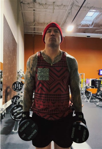 Working the upper and inner chesticles. I love doing this at the end of my workout! #gymtok #bodybuilding #chestday #bulkingseason #alwaysready