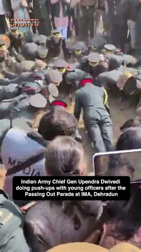 Army Chief With Young Officers 🔥