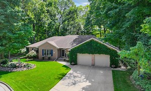 1040 Village Green Ct, Green Bay, WI 54313 - MLS 50296770 - Coldwell Banker