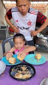 Os bolos pra mim e um pé de galinha pra meu pai #paiefilho #shorts