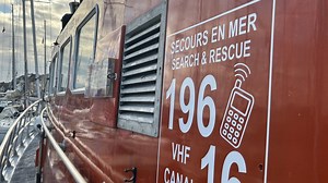 Les sauveteurs en mer de Dieppe ramènent un bateau de pêche et son équipage