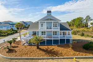 Saint Helena Island Vacation Rental | Ebb Tide Beach Cottage on Harbor Island: Ocean Views, Resort Pool, and Family Fun! | Harbor Island | Home Rental