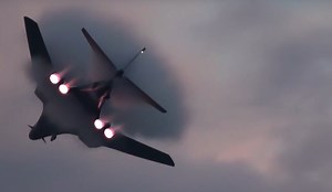 Take A Look At This Epic Video Of A B-1 Bomber Performing A High-Speed Flyby At Oshkosh