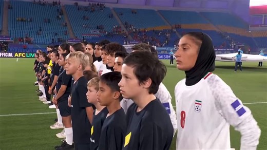 Iranische Frauen-Nationalmannschaft singt Hymne nicht mit