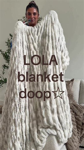 SO happy about this its so cozyyy 🤎 its 🔗 under “BEDROOM” in my amazon sffff #weightedblanket #comfyblankets #amazonblanket #lolablanket #amazonhomefinds