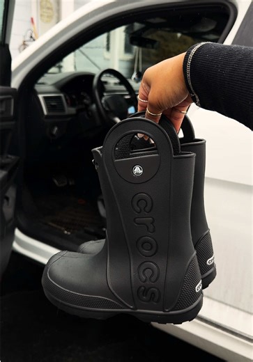 The cutest rainboots ever🤍✨ @Crocs #crocs #crocsrainboot #rainboots