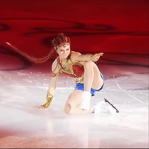 Alexandra Trusova como Wonder Woman en Patinaje