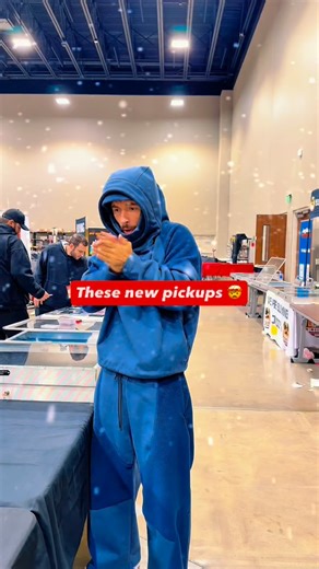 40° in Dallas but Sports Cards on 🔥🔥🔥 One of the BEST shows in awhile! Big sales, big trades, & TONS of new pickups. Most are available & some will be going off to PSA this week 📈 BUYING ALL WEEK! NEW VIDS ALL WEEK. LETS GET IT! 🙏 | Rothcards