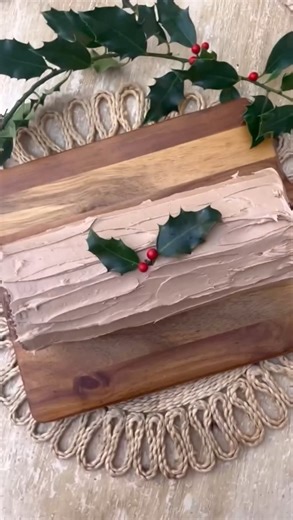 🎄EPISODE 4: Christmas Bakes 🎄 🎄CHRISTMAS YULE LOG 🎄 We made this simple Christmas yule log and were SO IMPRESSED with the outcome. We will be making this for Christmas Day/ Boxing Day for sure. It easily cuts into around 8 slices and is perfect served on its own or with a dollop of ice cream. If you would like the recipe for this showstopper let me know in the comments 🥰 #yulelog #yulelogcake #christmasbaking christmasbakes bakingwithkids bakingwithlove❤️ dairyfreebaking dairyfreekids dairy