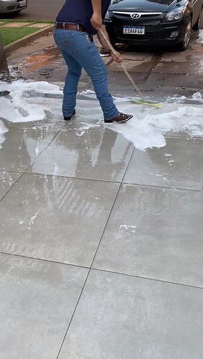 Efficient Concrete Driveway Cleaning with Mop Techniques