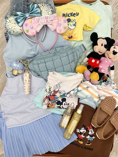 Still choosing magic! #magickingdom #wdw #disneyparks #mickeyandminnie #mainstreet