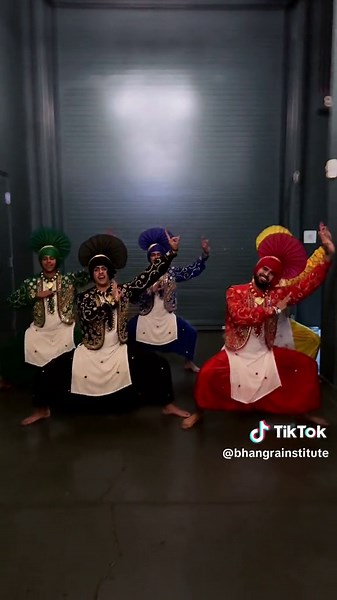 Wait for the drop! 👀 #thebhangrainstitute #bhangra #bhangralovers #bhangrafunk #bhangraclasses #bhangrateam