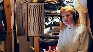 The narrator of Dark Tides, Louise Brealey, talks about recording the audiobook edition in her at-home studio and more in this behind-the-scenes video with Simon & Schuster Audio. Download the book here: UK: https://adbl.co/33zs5Xd US: https://adbl.co/2DiDNLj Canada: https://bit.ly/39YIypi Australia & New Zealand: https://adbl.co/3gzvtVH | Philippa Gregory