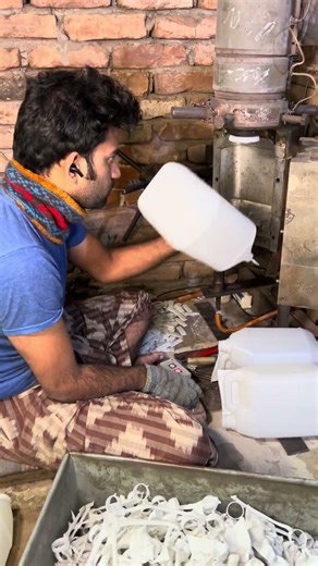 The entire process of making plastic drums, from beginning to end,